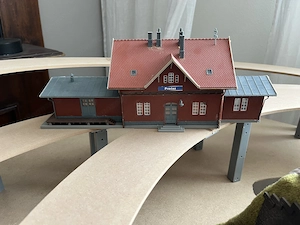 Modelleisenbahn Trassenset Theisensee H0 mit Schienen und Lokomotive Bild 6