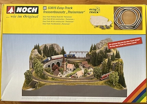 Modelleisenbahn Trassenset Theisensee H0 mit Schienen und Lokomotive Bild 9