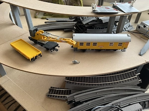 Modelleisenbahn Trassenset Theisensee H0 mit Schienen und Lokomotive Bild 3
