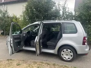 VW Touran Trendline TDI DSG (105 PS) Bild 3