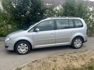 VW Touran Trendline TDI DSG (105 PS) Bild 2
