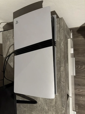 PS5 Pro 2TB + Disc-Laufwerk + 3 Spiele + OVP   kaum benutzt Bild 2