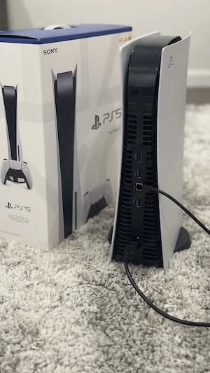 Playstadion 5, 2 Controller Bild 2