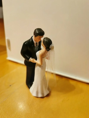 Hochzeitstorte Brautpaar Bild 2