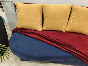 Klappsofa blau (roter Überzug) Bild 2