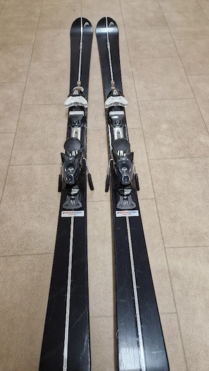 Gebrauchte Ski mit Bindung