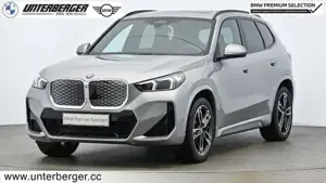 BMW iX1 xDrive30 M Sportpaket // elektr. Anhängerkupplung // Panorama-Glasdach // Komfortzugang