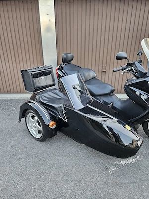 Suzuki 400 Burgman Bild 2