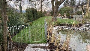 Steckzaun metal, roh. 125cm hoch, 65m lang, 2 Türen.