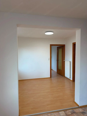 3-Zimmer-Wohnung mit Balkon und Bergblick ab sofort zu vermieten Bild 2