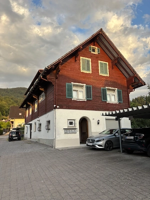 3-Zimmer-Wohnung mit Balkon und Bergblick ab sofort zu vermieten