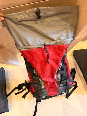 Deuter unisex Rucksack weinrot schwarz grau Bild 2