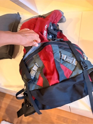 Deuter unisex Rucksack weinrot schwarz grau Bild 3