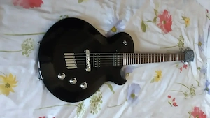 Yamaha AES 820