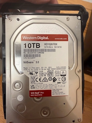 Synology NAS Disk Station DS 220+ mit 2x 10 TB Festplatten Bild 3