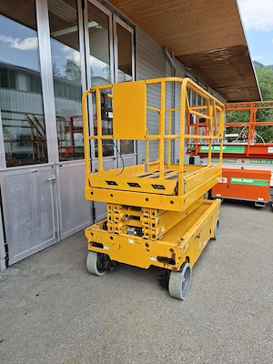 Haulotte Compact 10 Elektro Scherenarbeitsbühne Arbeitsbühne Bild 2