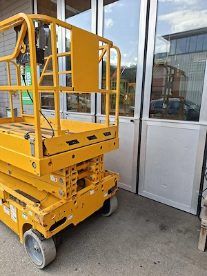 Haulotte Compact 10 Elektro Scherenarbeitsbühne Arbeitsbühne Bild 7