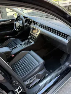 VW Passat Alltrack 2.0 TDI 4MOTION DSG | 190 PS | Leder | ACC | AHK | sehr gepflegt Bild 8