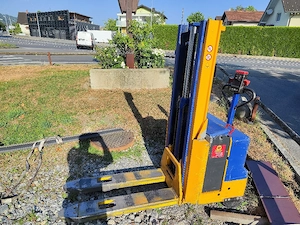 Ameise Hochhubwagen Stapler Zylinder undicht
