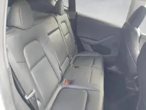 Tesla Model Y  Bild 10