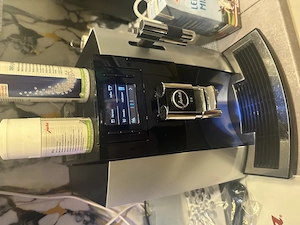 JURA E8 (EB) Kaffeevollautomat (schwarz lackiert, Professional Aroma Grinder, 15 bar, Milchschlauch) Bild 5