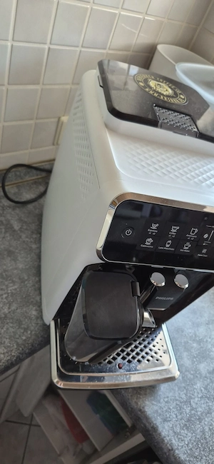 Philips Series 3200 Kaffeevollautomat LatteGo, digital, AquaClean, 5 Getränke  Bild 3