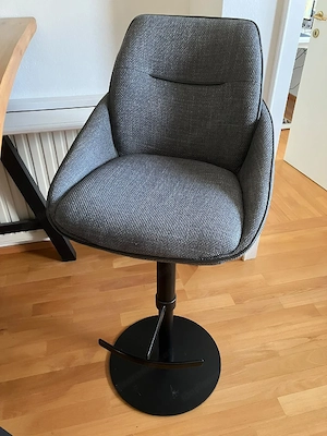 Hochbar + Stühle Bild 3