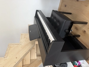 Yamaha Arius Digital Piano YDP-144B Bild 5