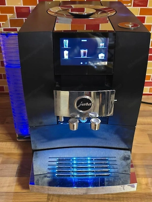 JURA Z10 Cold Brew Kaffeevollautomat Aluminium Black Bild 3