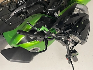 Kawasaki ZR750N BJ 2012 Bild 2