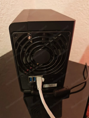 Synology DS18 NAS mit 2x 16TB Toshiba X300 Bild 3