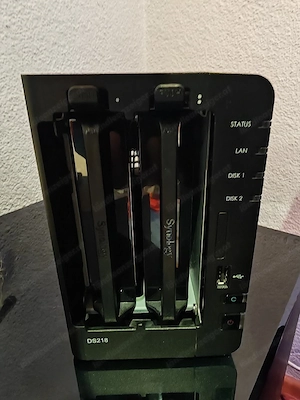 Synology DS18 NAS mit 2x 16TB Toshiba X300 Bild 2