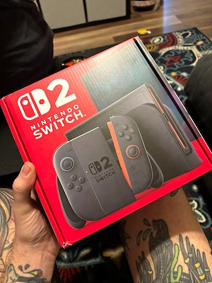 Nintendo Switch 2 Konsole + Mario Kart World + Controller, Tasche und Kamera (NEU!) Bild 4