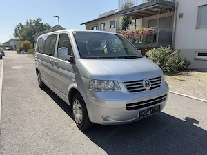 VW T5 1,9 TDI Caravelle Lang Bj.2005 Bild 2