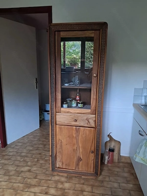 Holzvitrine Massivholz Bild 2