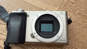 Sony Alpha a6000 24,3MP Gehäuse body | silber | Zubehörpaket | Orignalverpackung Bild 10