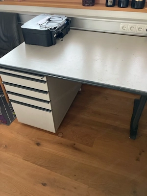 großer Schreibtisch  Bild 3