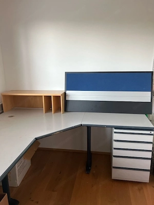 großer Schreibtisch  Bild 2