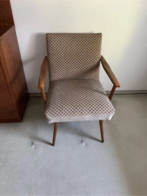 Stühle aus Holz mit Polster