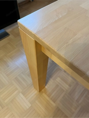 Massiver Holztisch  Bild 3