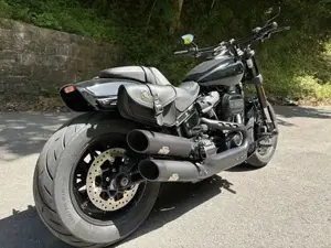 Harley-Davidson Softail Fat Bob 114 FXFBS | Vivid Black | Jekill  Hyde Bild 5