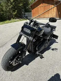 Harley-Davidson Softail Fat Bob 114 FXFBS | Vivid Black | Jekill  Hyde Bild 7