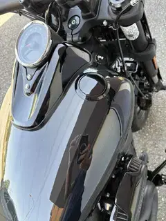 Harley-Davidson Softail Fat Bob 114 FXFBS | Vivid Black | Jekill  Hyde Bild 3