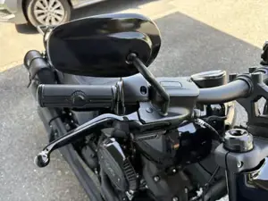 Harley-Davidson Softail Fat Bob 114 FXFBS | Vivid Black | Jekill  Hyde Bild 2
