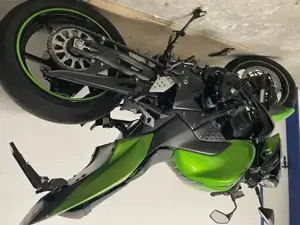 Kawasaki ZR750N BJ 2012 Bild 4