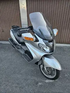 Suzuki Burgman 650 Bild 3