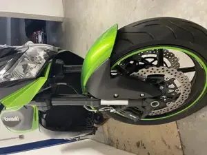 Kawasaki ZR750N BJ 2012 Bild 2