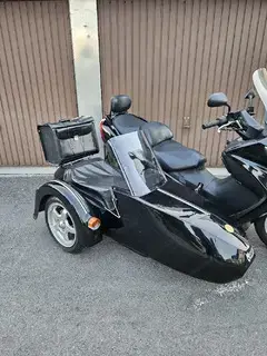 Suzuki 400 Burgman Bild 3