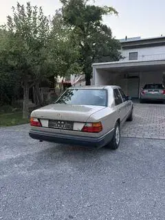 Mercedes-Benz E-Klasse Bild 6