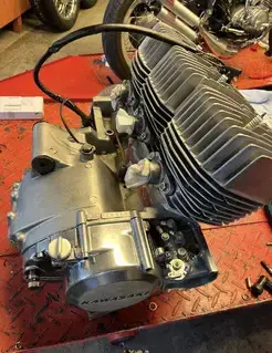 Oldtimer Kawasaki KH500 Bild 3